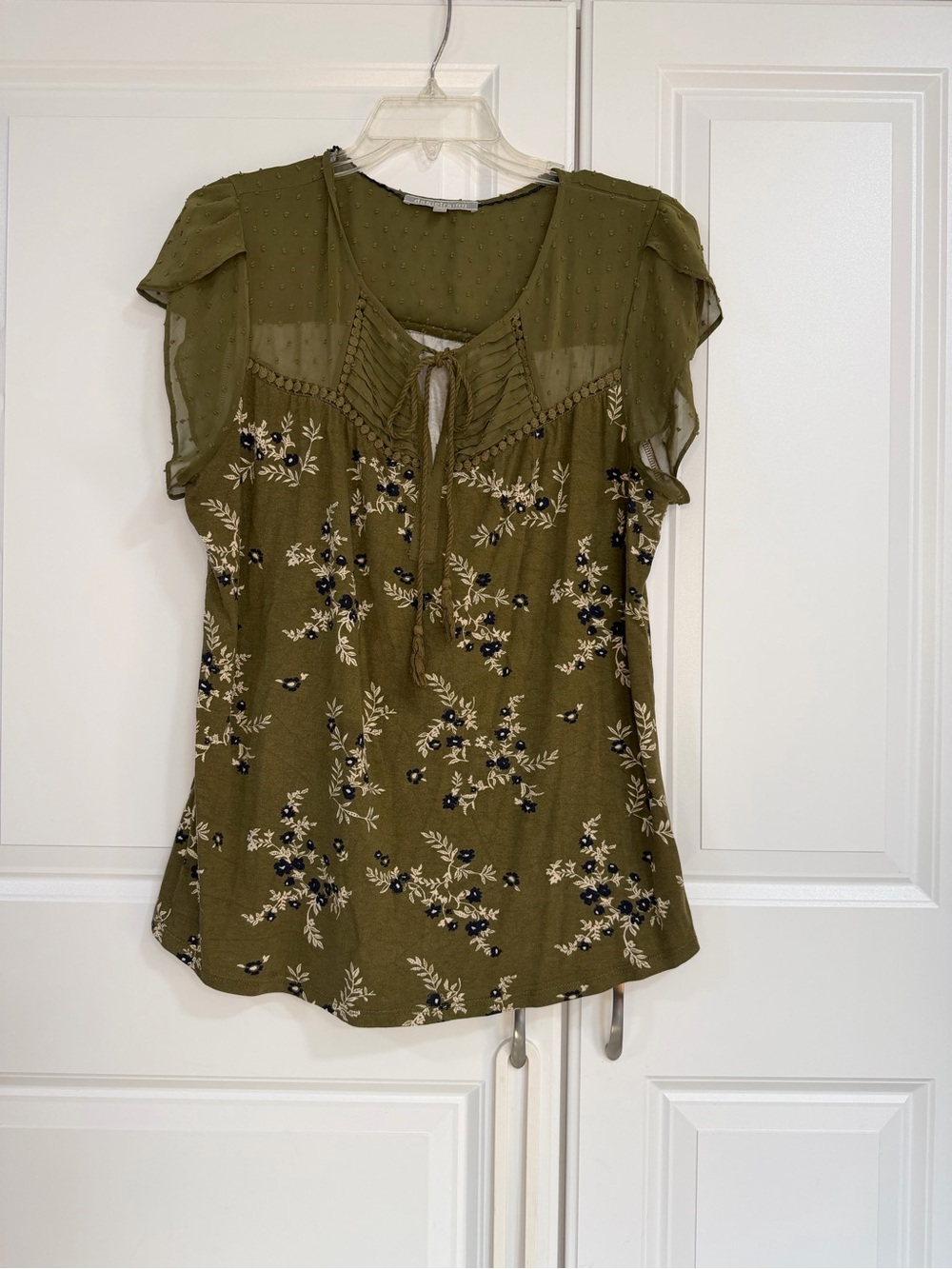 Daniel Rainn Olive Green Floral Tie-Front Flutter Sleeve Blouse